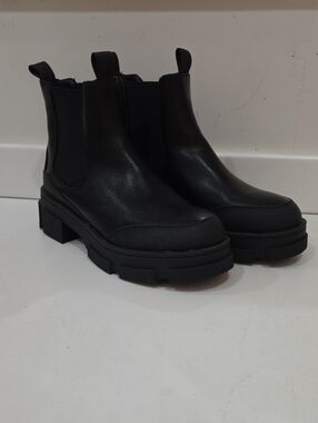Black Chelsea Platform Limelight Eliza Boots